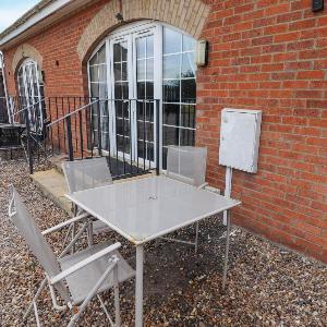 Holiday Cottage 2