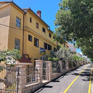 Azizam hostel