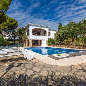 Villa Mar De Lur by Abahana Villas