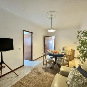 Faro Central 1 by Homing