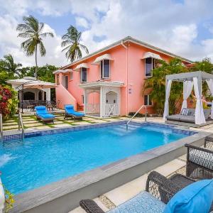 3 Min Walk to Beach - Blessed Manor 4 Bed House