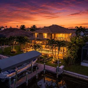 THE Luxury Villa Gulf Access Pool Spa Tiki Hut