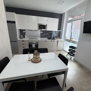 Piso Reformado con Patio en Ventas estancia larga