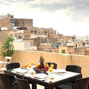 BnBNova - Historic Valletta 3BA House with Rooftop