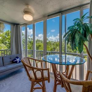 South end 2BR 2BA Across Street from Beach