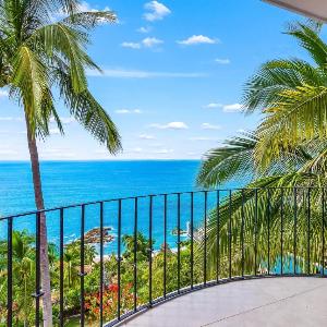 Ocean-view Conchas Chinas 3BR near beaches dining nightlife
