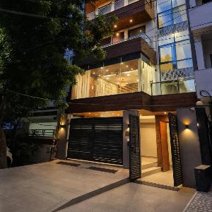 Independent House - 5BHK - Home Theatre - Jacuzzi