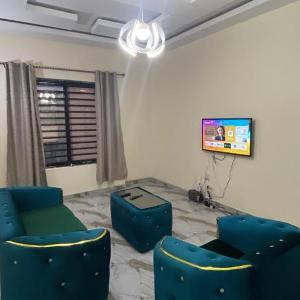 Oriline Business 106 - Grand Appartement Moderne avec Clim WiFi Gardien pour 4 Personnes Max - Mougali