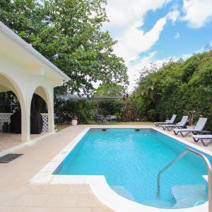 Large pool gardens and close to beach - Aqua Bliss
