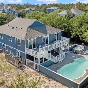 Whalehead Retreat with Pool Hot Tub 5min to Beach