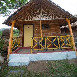 Mahee's Cafe and Stay