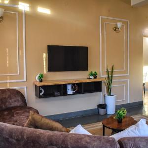 Karuna Court I Luxurious 2 BHK Flat I Fully Equipped I Jalukbari