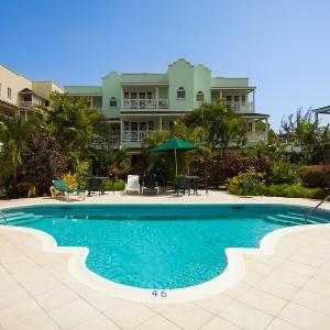 Oppposite Beach with Pool - Margate 4 2 bed