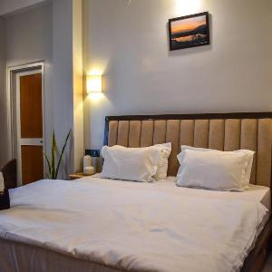 Karuna Court I Room in a 3 BHK l Attached Toilet