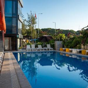 Velaris Boutique Hotel
