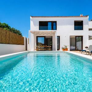 Villa Alfa Boutique - tranquila com piscina aquecível em Carvoeiro