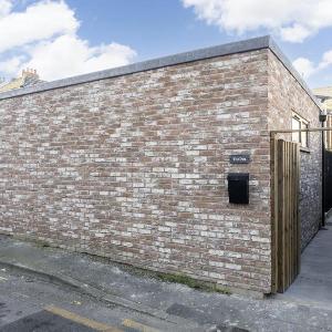 The Den: A Hidden Retreat in Montpellier