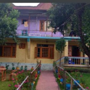 John friends guest house