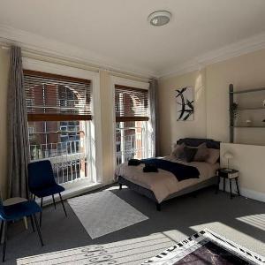 Heart of Portsmouth | Central 3-Bed Flat