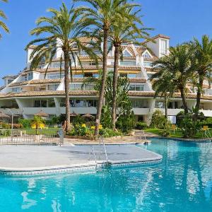 Miraflores sea and pool views