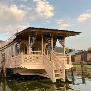 Homestay Jasmine Boathouse