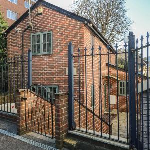Tiffanys Coach House
