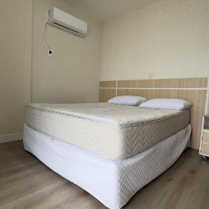 Beachfront Apartment in Meia Praia