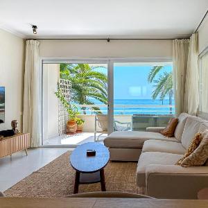 Front Beach Apartment by Hello Homes Sitges