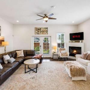 Spacious Nashville townhouse w exclusive backyard