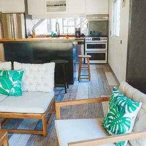 Jungle Oasis - Private with WiFi AC Big Garden