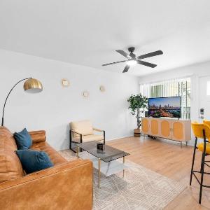 Central 2BR king suite close to UT Moody Center