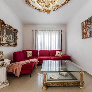 Historic Quarter Stay 1BR Apartment by PikHost
