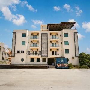 Royal Regal - Rooms & Suites