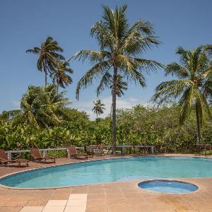 em frente à PRAIA; piscina; 1 quarto; WiFi; estacionamento 1 carro; até 5 pessoas