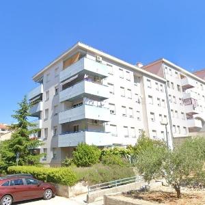 Apartments with parking space Sibenik - 27442