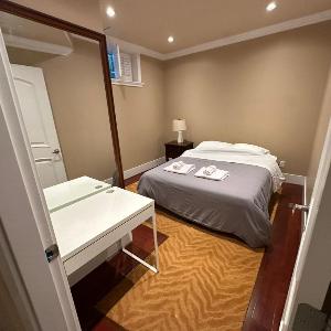 Room in Luxury Homestay Next to Mall and Skytrain