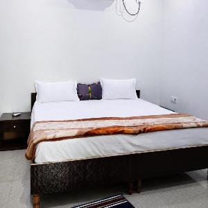 Hotel R S Palace