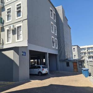 Windhoek Modern Apartment with Balcony