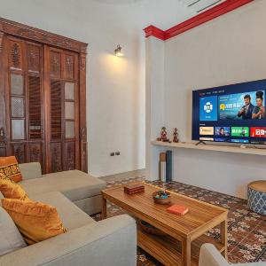 Colonial Villa in Downtown Pool & Futbolito