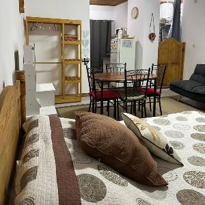 Studio confortable avec terrasse en centre-ville - Cozy Downtown Studio with Terrace