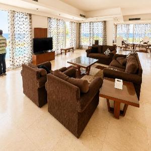 Beachfront Mansion with a private pool in Hadaba