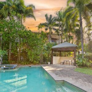 Cairns Hideaway - Pool and spacious