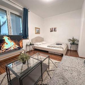 Warm 2 bedroom Apartment only 15 minutes to Center