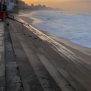 Leblon com varanda próximo à praia e ao metrô