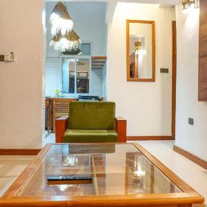 Cosy Stone town 2BEDROOM APARTMENT with parking