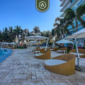 Beachview Luxury 3 BR Condo - Pools - Beach