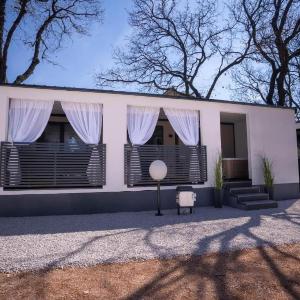 Lux Mobile Homes Vodice - Two bedroom home with private hot tub Aurora