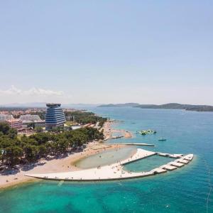 Lux Mobile Homes Vodice - Two bedroom home with private hot tub Aria