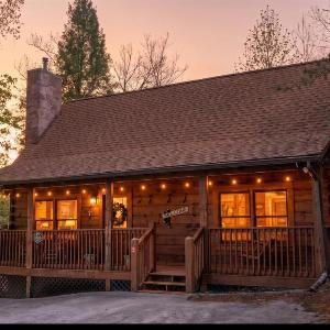 Pigeon Forge Cabin with Private Hot Tub Arcade Game RoomMinutes from Dollywood