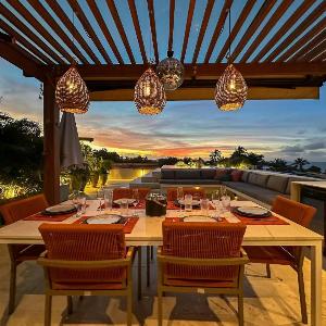 Private Ocean-View Vila with Rooftop and Chalé